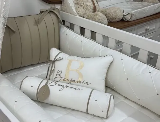 Kit berço modelo da foto com o nome João Pedro bordado
