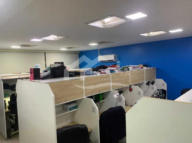 Espaçosa Sala Comercial no Coração de Copacabana!!!