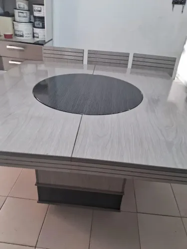Mesa com 5 cadeiras semi nova 