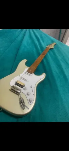 Guitarra Benson 902