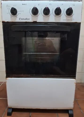 Fogão Esmaltec usado