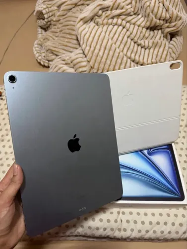 iPad Air 13 polegadas (M2) Wi-Fi 256GB + Magic Keyboard