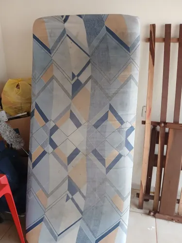Cama de Solteiro madeira maciça,com colchão