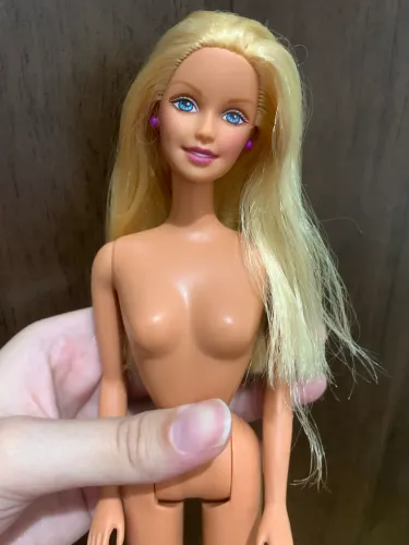 Boneca Barbie loira antiga