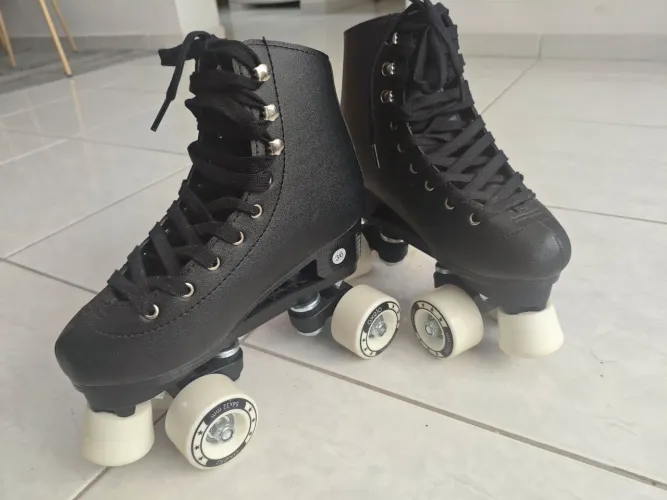Patins Oxelo DECATHLON, 4 Rodas tipo Retrô. Novo nunca foi usado.
