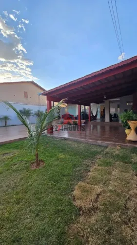 Casa 4 Quartos com 2 Suítes no Setor Parque das Flores em Goiânia, Espaço para Piscina e P