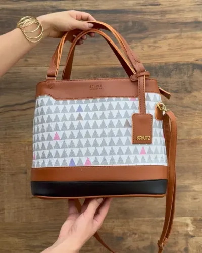 Bolsa Schutz Baú (32x30x16) Tamanho Grande - Estampa Triângulo, Acompanha Alça Transversal
