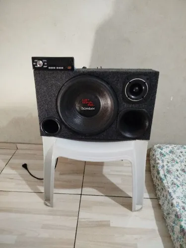 Caixa de som automotivo trio