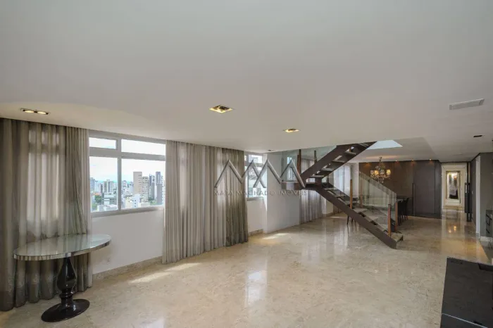 Cobertura à Venda no Bairro Sion | 366 m ² - 3 quartos