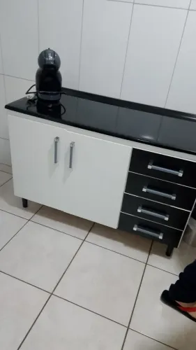 A venda uma lindo ? balcão de cosinha semi novo pode usar cm pia também 