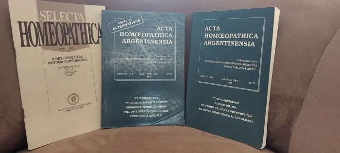 Lote com 3 Revistas de Homeopatia