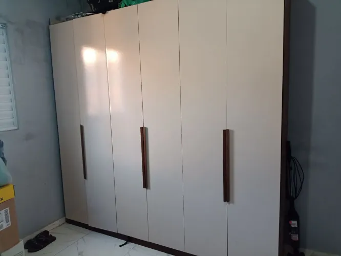 Guarda roupa semi-novo