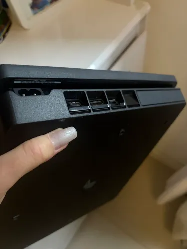 PlayStation 4 1TB semi-novo