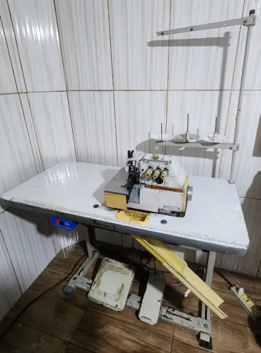 Máquina Overlock Industrial Yamata 3 Fios + Mesa - Funcionando