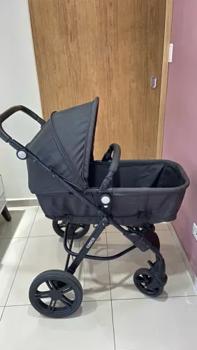 carrinho de bebe cosco 4 rodas Moisés cosco travel usado