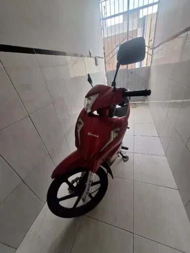 vendo avelloz 2024 ou troco chave na chave ou com torna em moto do meu interesse