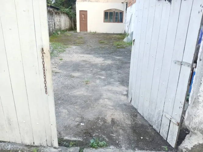 Vendo esse imóvel com terreno de frente pra rua no jardim Quarenténario