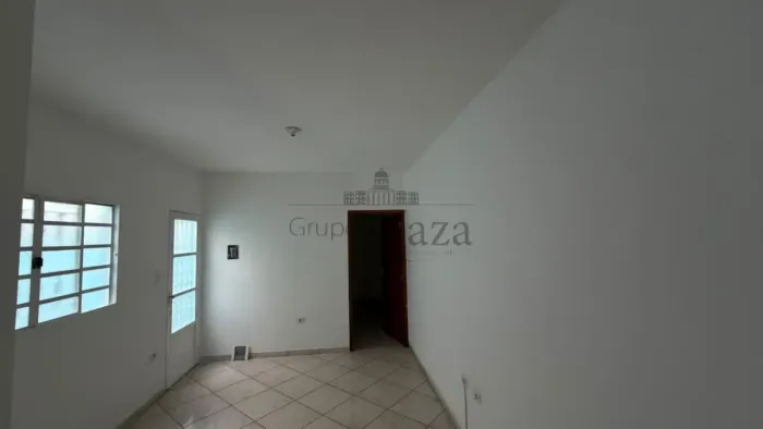 Casa Térrea - Residencial - No bairro Cidade Salvador - Jacareí - 2 Dormitórios - 62m².