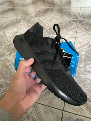 Tênis adidas preto