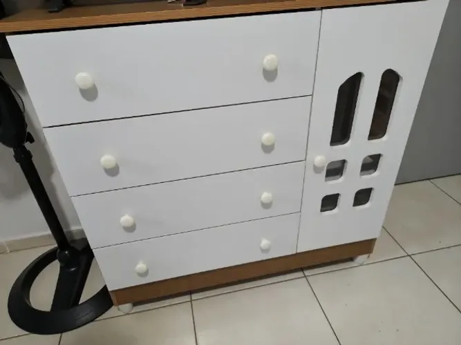 Vendo guarda roupa e cômoda de bebê