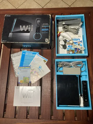 Nintendo Wii Preto Retrocompativel com controles, jogo, manual e cabos originais