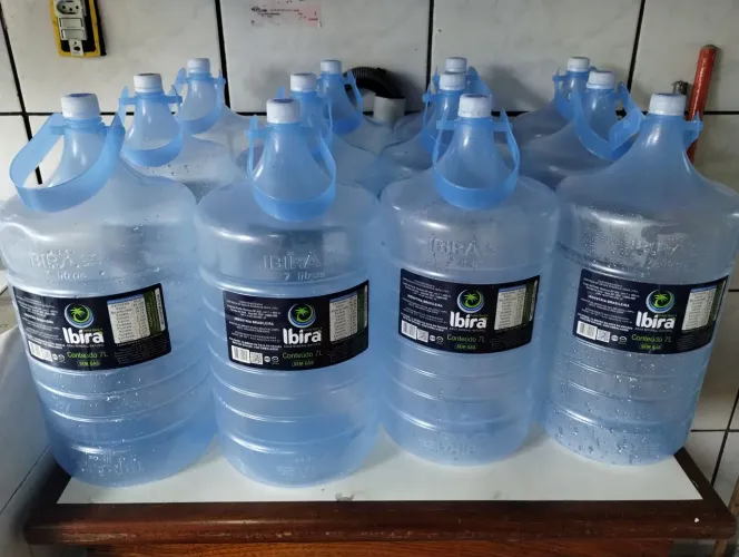 Galões de água mineral 7 l, para guardar água, bebidas, alimentos,sementes p/ plantar, etc