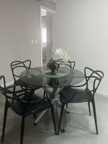 Mesa de jantar + 4 cadeiras 
