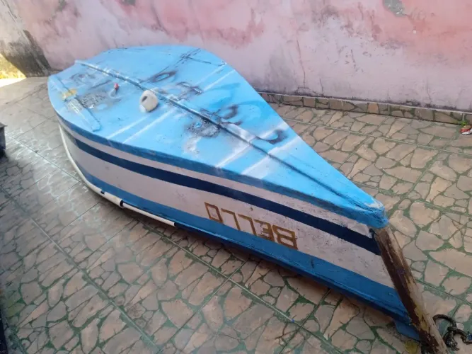 Vendo Barco 4,5met.compensado naval e resina epóxi,motor Meging mais carreta.Barato,grande