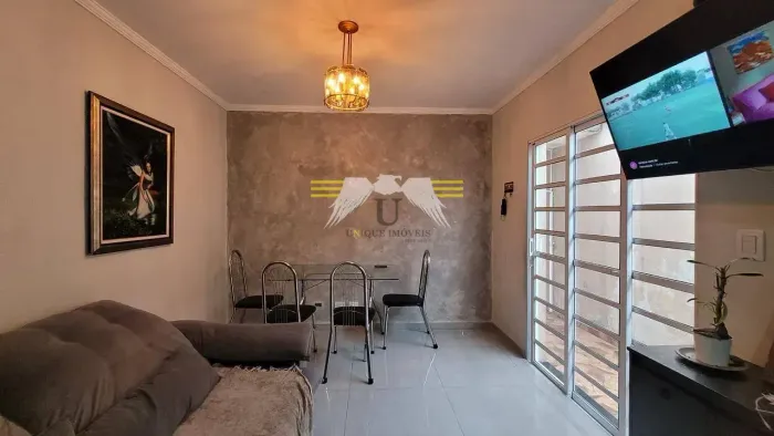 Casa térrea à venda no Jardim Vila Formosa, localizada em rua residencial e tranquila, per