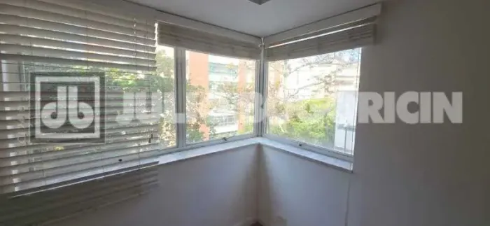Sala Comercial 36m² no Leblon - Dividida em 2 Ambientes, Sol da Manhã, Próxima ao Metrô Ja