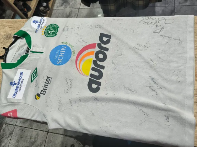 Camiseta autografada chapecoense