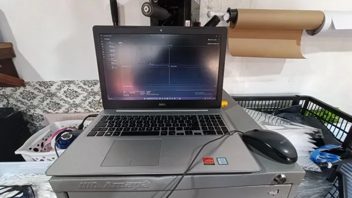 Notebook Dell i7 8GB RAM AMD Radeon R7 M460 4GB - LEITA TODO ANÚNCIO
