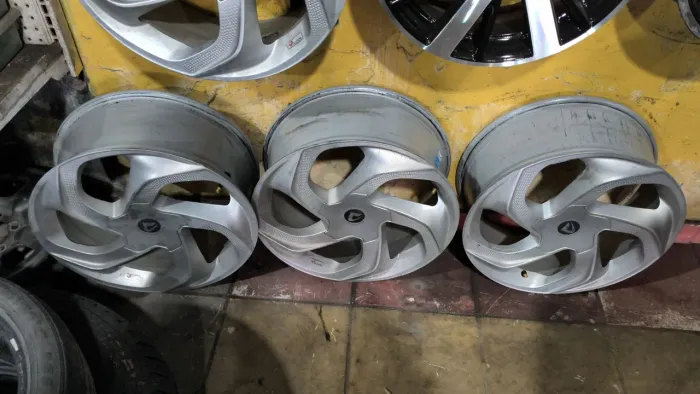 rodas concept com 2 mes de uso furacão 5x112<br>pneus 195 45 15 80%<br><br>2600$$