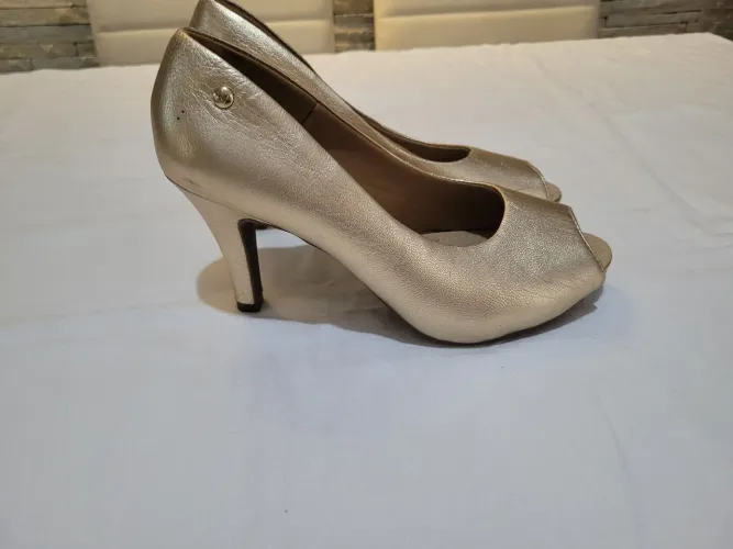 Sapato de salto marca Usaflex 37