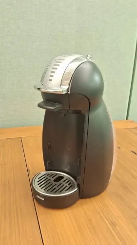 Cafeteira Dolce Gusto preta