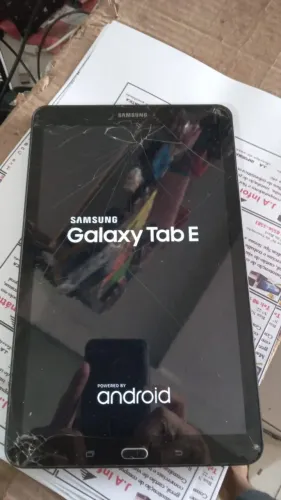 tablet sansung galax tab E funcionando 100% só a tela trincada mas nao atrapalha