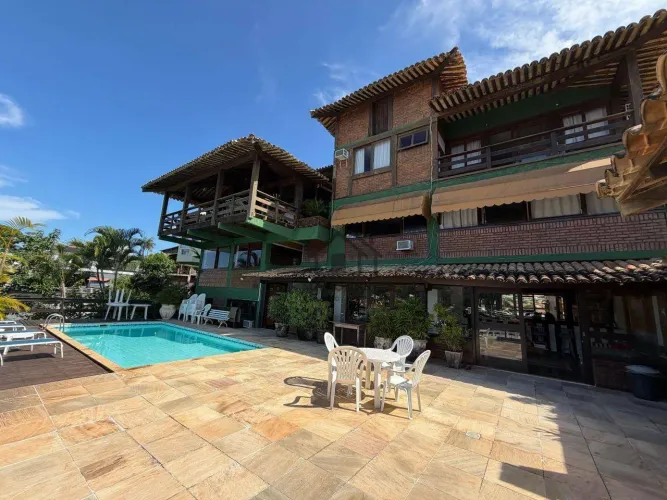 Casa Rústica em Condomínio Rede Ubá com Lazer Completo, 4 Quartos, 3 Suítes, Adega e Bar