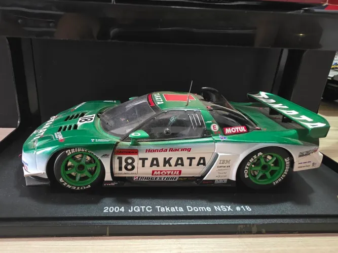 Miniatura 1.18 2004 JGTC Takata Dome NSX #18 Autoart