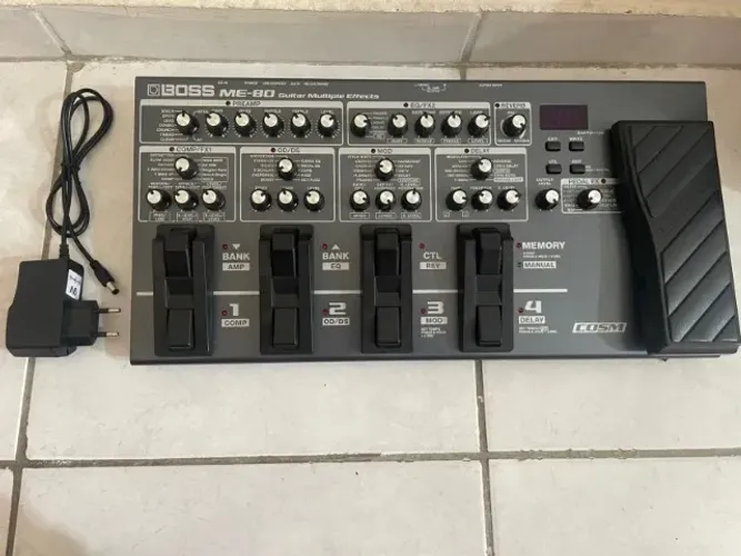 Pedaleira BOSS ME-80 + Fonte + Case 