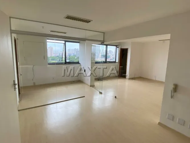 Sala comercial para locação, com 3 banheiros e 1 vaga de garagem, no Tatuapé.