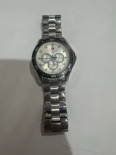 Relógio Tommy Hilfiger prata novo 5 atm