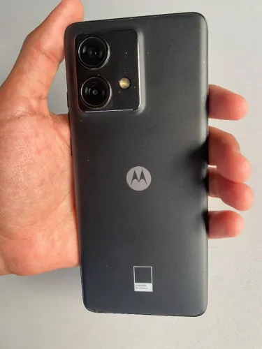 Moto Edge 40 neo semi novo.