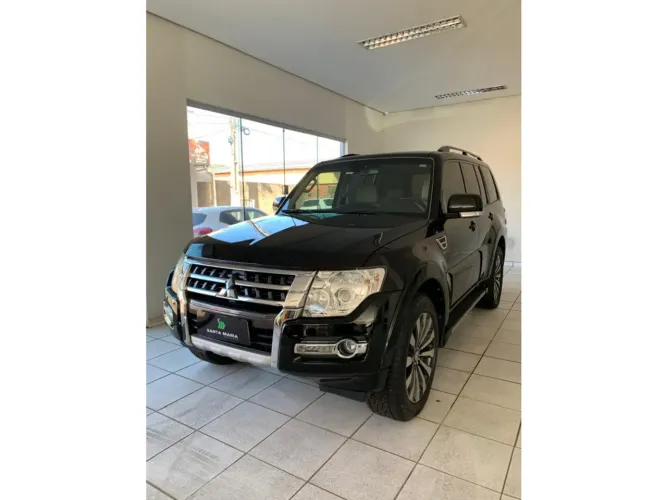 Mitsubishi Pajero HPE Full 3.2 4X4 T.i.dies. 5P AUT 2019