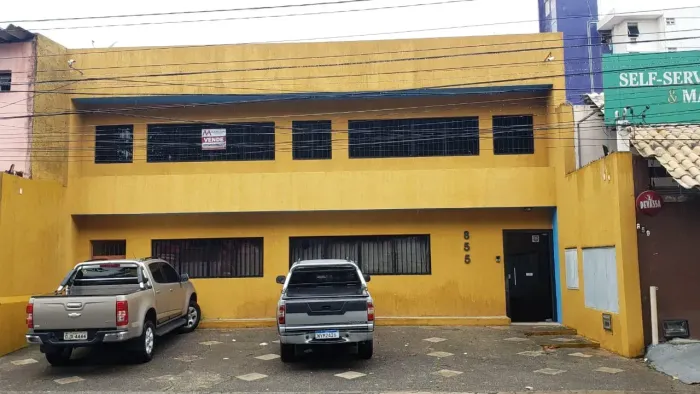 Prédio Comercial em Barro Vermelho, com 17 salas, recepção, ótima localização, 500m².