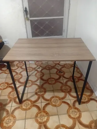 Mesa simples de madeira