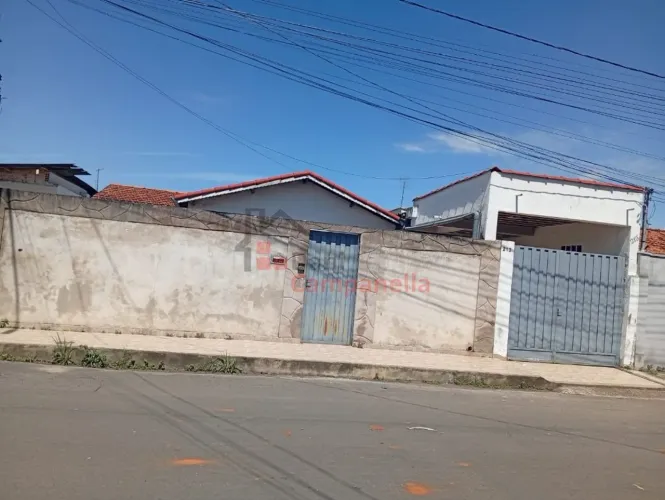 Casa Padrão à Venda no Bairro São Carlos em Pouso Alegre