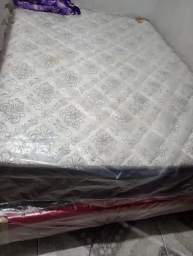 Cama de casal com base