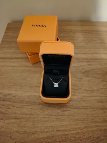 Colar solitário em ouro branco 18k com diamante