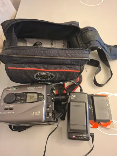 Câmera JVC - Modelo GR-AX1010U - (Completa)