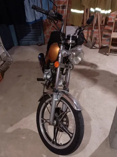 Suzuki Intruder 125 ano 2011